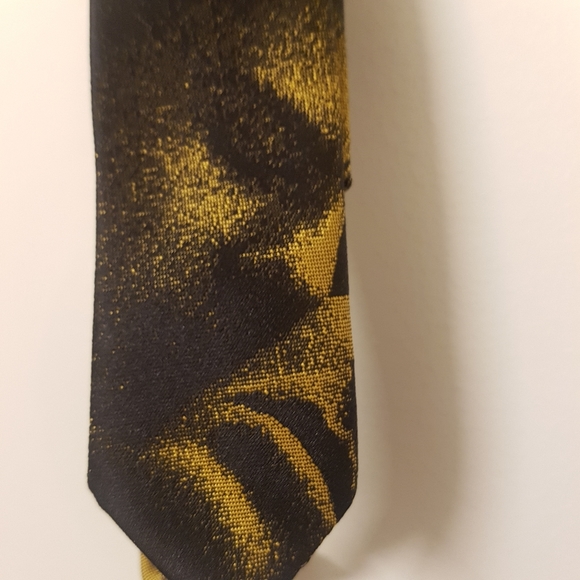 [CHICAGO NECKWEAR] Abstract Visages Tie - Picture 4 of 6